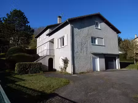 saint-julien-chapteuil 43260 maison traditionnelle de 1972 sur deux niveaux élevés sur...