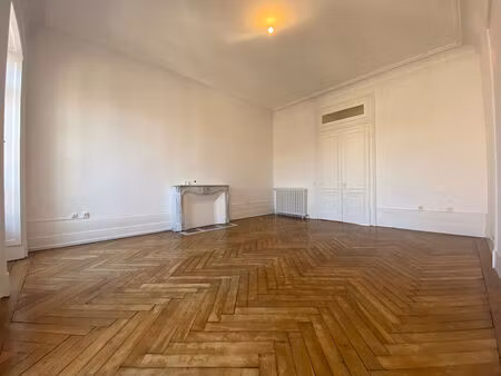 plein centre ville - avec cachet