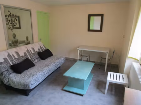 a louer  44 grande rue- studio meublé au 3ème