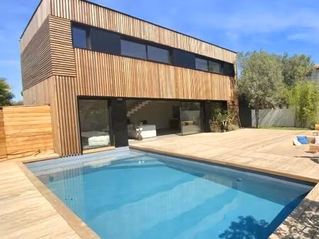 maison contemporaine à vendre dans le quartier centre ville