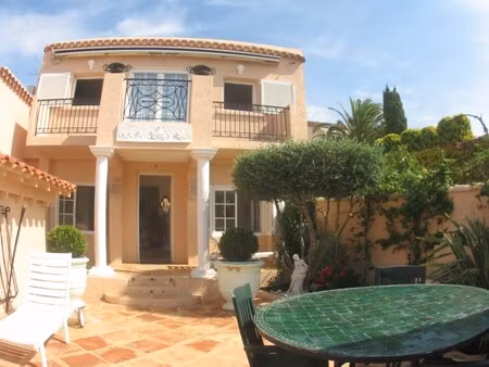 villa de luxe à vendre dans le quartier les pierres blanches