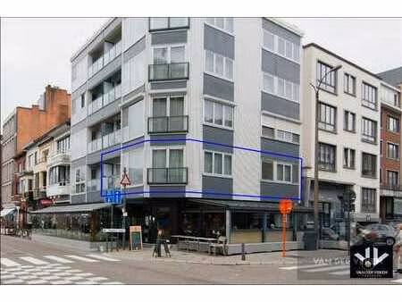 op te frissen  lichtrijk appartement op toplocatie in bru...