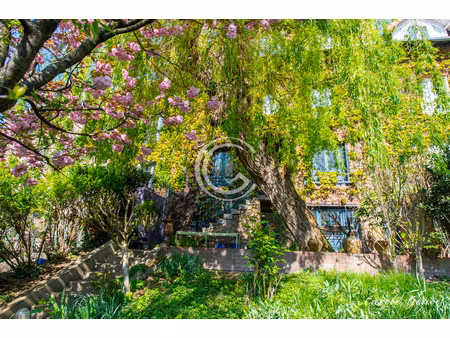 maison spacieuse et son jardin