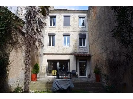 a vendre  vic-fezensac  gers: spacieuse et charmante maison de ville avec 7 chambres  jard