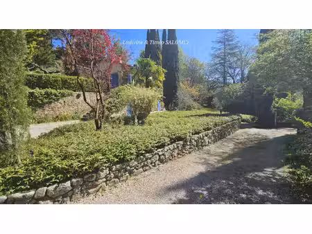 propriété de charme avec piscine et espaces invités indépend