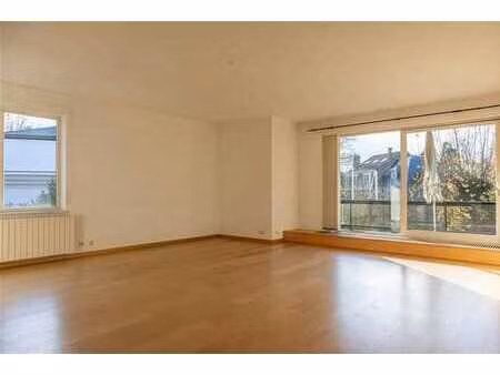 superbe appartement 3 chambres avec 2 terrasses dans rue cal