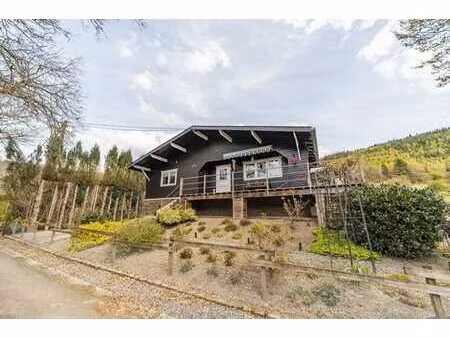 chalet 3ch rénové avec boxes et grand jardin