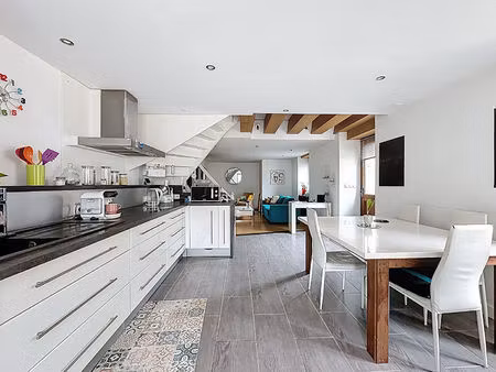 maison à vendre en plein centre de chateau-gontier - 3 chambres - avec une petite cour