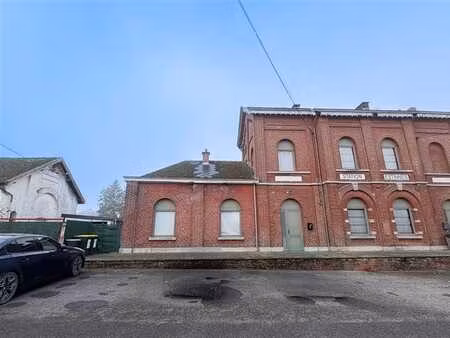 maison 2 chambres + cour