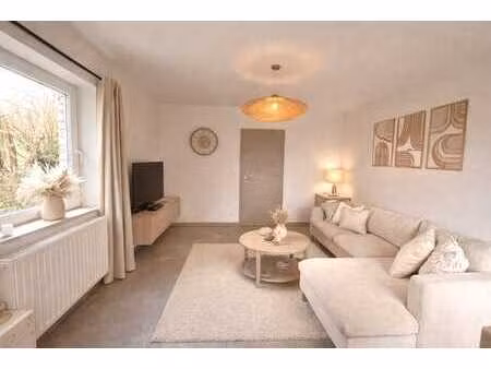 ? charmante maison 3 façades à patignies