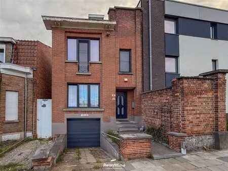 maison 3 façades avec atelier et jardin