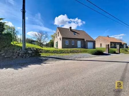 agréable villa avec jardin et garage à havay