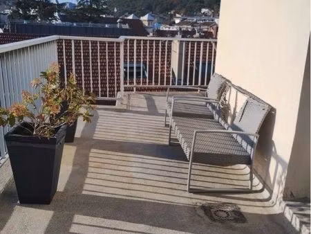 f2 avec grande terrasse centre ville