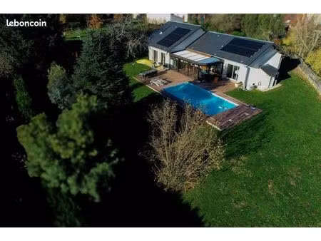 propriété 8 pièces 221 m²