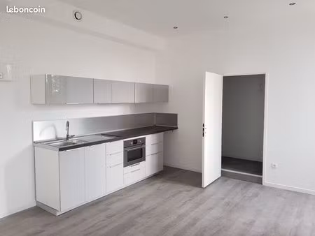 studio entièrement rénové au calme