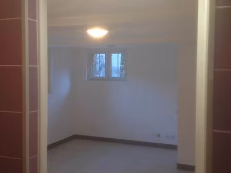 jolie petit t1 de 23m2 refait à neuf à orly ville