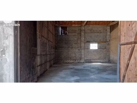 local - dépôt - grange - 125 m²