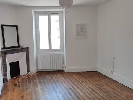 location maison de village