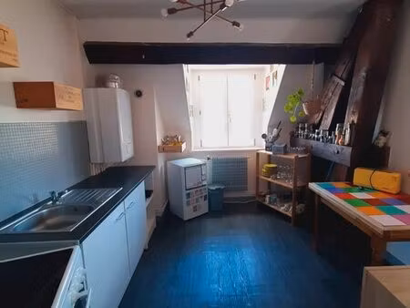 t2 meublé tout équipé – douche italienne – centre-ville luxeuil