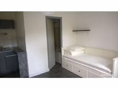 location studio meublé