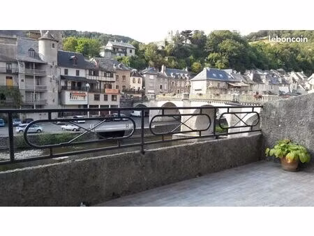 appartement au 1er étage avec balcon - vue sur le lot