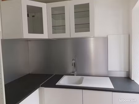 t3 refait neuf 2024 dispo 1 mai  traversant  centre ville  commerces  école  collègue à pi