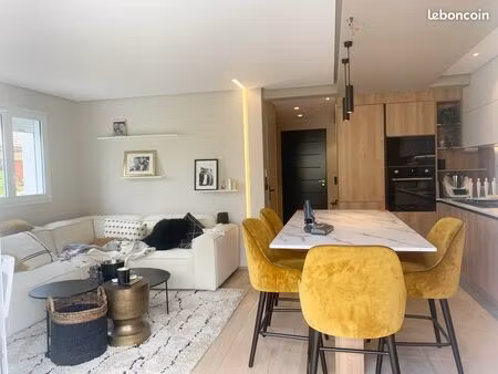 appartement triplex t4 + terrasse de 30m2 + buanderie + garage et parking extérieur