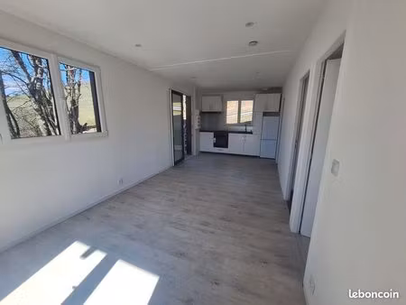 t3 neuf disponible immédiatement  2 chambres  cuisine equipé  balcon et terrasse  2 places