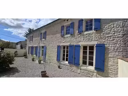 vente maison 8 pièces 206 m² à loiré-sur-nie (17470)  259 950 €