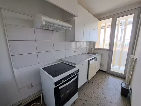 t2 saint michel / balcon