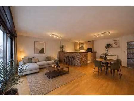 lichtrijk  3 slaapkamerappartement met ruim terras in hamme