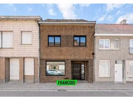 maison classée a avec garage à roesbrugge.