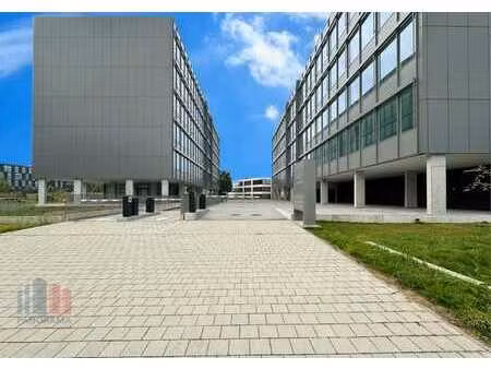 4.000 m² duurzame kantoren aan the loop op 2 km van knoop...