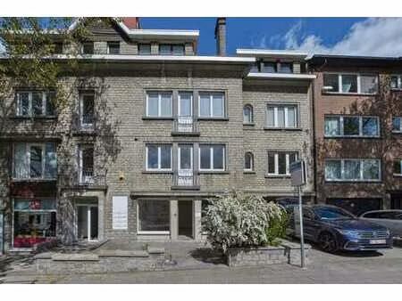 commerce + appartement 2 chambres