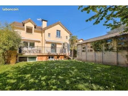 demeure pour profession libérale: 260 m² + 44 m² dependance