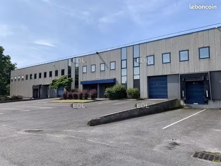 local industriel 1 165 m²