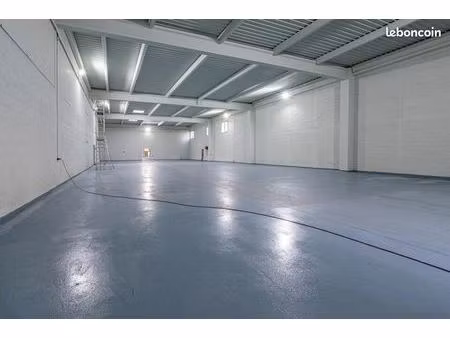 local 1890 m² louvres