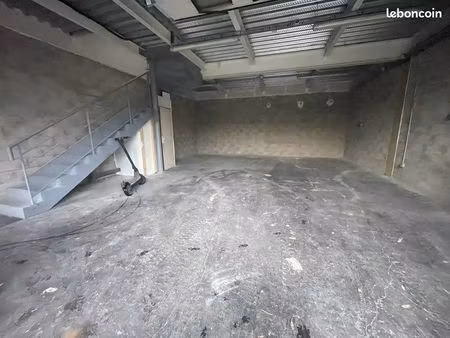 local d’activité / entrepôts 152m2