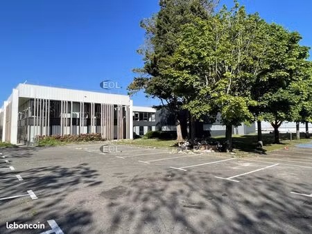 local bureaux 2 250 m²