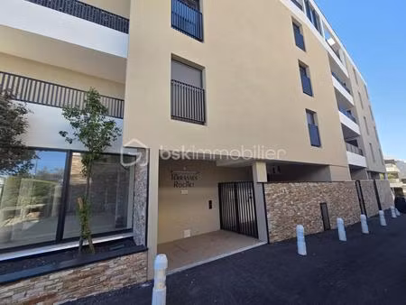 appartement récent 68m² avec terrasse et place de parking privative