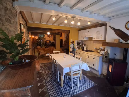 maison mitoyenne rénovée de 77 m2 sh avec un terrain à laifour