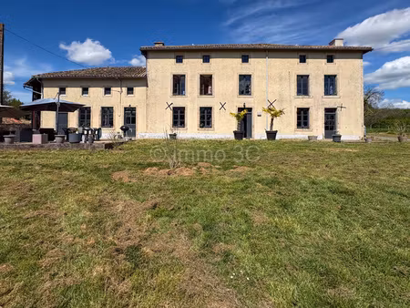 belle maison de maître avec grand terrain