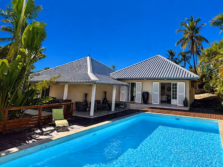 a vendre: saint-gilles-les-bains - villa de plain-pied - grand terrain.