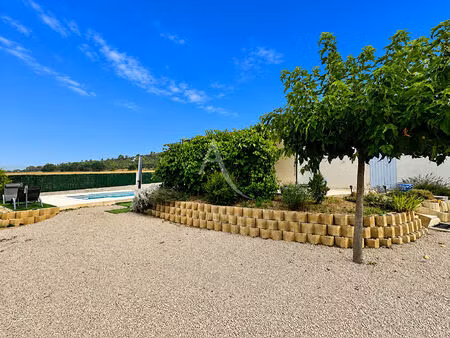 villa de 87m2 avec terrasse piscine parking et abri jardin