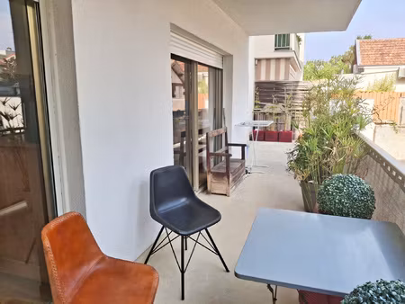 grand t3 terrasses et parkings