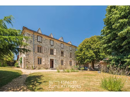 maison de maître et son parc arboré sur la vallée de la bourbre