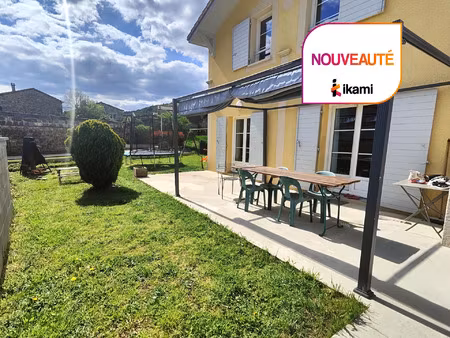 maison récente  jardin  centre village avec 3 chambres