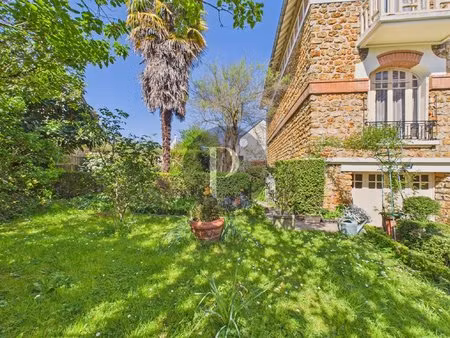 belle meulière de caractère – 181 m² habitables – terrain arboré de 807 m²