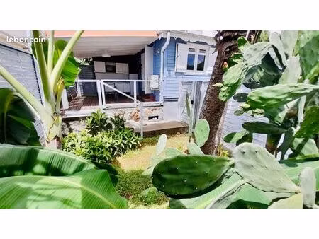 a louer à l anse à l ane : f1 avec cuisine extérieure et jardins