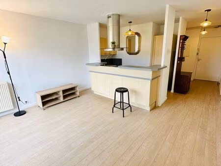 2 pièces + box voiture - 2 min gare plaisir-grignon